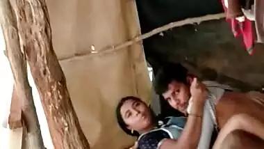 Indian slum couple caught fucking on voyeurâ€™s cam