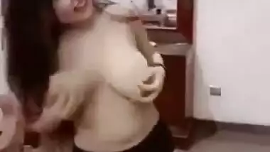 Pakistani sex slut dancing topless viral clip