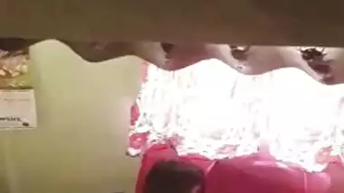 Desi mature aunty caught in hidden sex cam