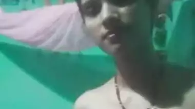 Slim village bhabhi makes nude XXX video for her horny Desi lover