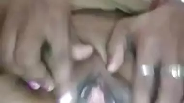 Village bhabhi streaching pussy