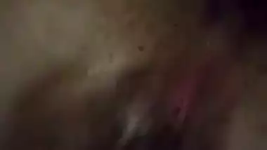 Wet Indian girl fingering pussy viral nude show