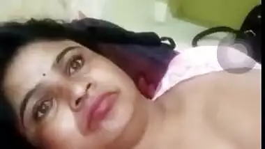 Telugu Bhabhi Showing Boobs Part 2