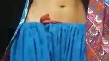 Sexy Punjabi Teen Exposing Boobs