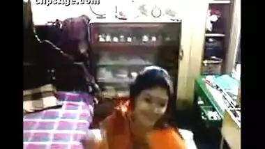 Sexy Marwadi bhabhi stripping her clothes