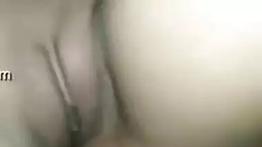 Indian girlfriend's pussy is wet and the guy is keen to film it