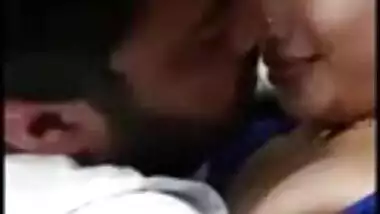 Hot kissing bhabhi
