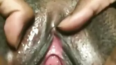 Hard pussy showing the depth of her mms vid