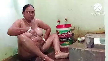 Busty bhabhi nude bath and standing doggy fuck