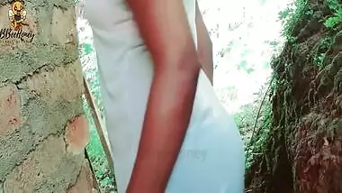 Sri Lankan School Girl Outdoor Pussy & Boobs Squeeze ස්කුල් ඇරිලා ඇවිත් චූ දාන්න ගිහින් මෝල් වෙලා