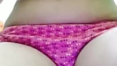 Sexy bhabi masturbating on video call