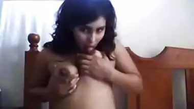 Desi amateur teen using a dildo for her webcam sex