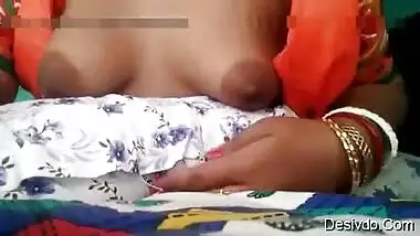 Horny Rekha Boudi Showing her Boobs