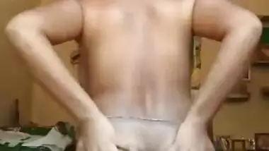 Hot XXX video of busty Desi girl posing naked for her boyfriend