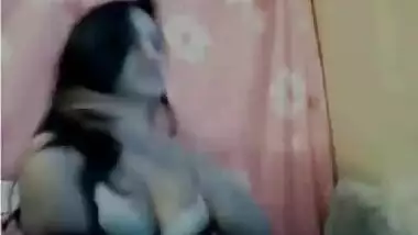 INDIAN - attractive woman Sripping Saree On Cam 