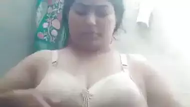 Unsatisfied big boobs bhabhi topless viral MMS