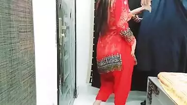 Sexy Desi babe strips all nude when dancing at private XXX party