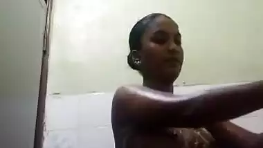 Tamil Girl Bathing 3 Clips Part 3