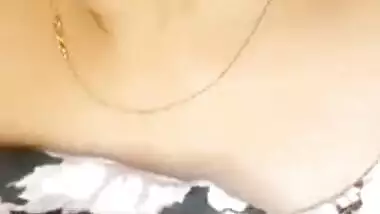 Desi Bhabhi quick fun on cam video MMS to leak cum