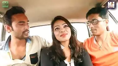 Bgrade desi indian pretty has her boobs pressed...