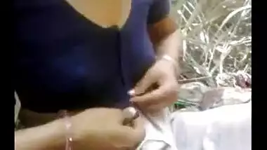 Ranchi village aunty fucks lover in open fields