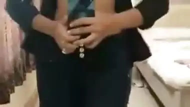Girlfriend big boobs pressing viral MMS in hotel