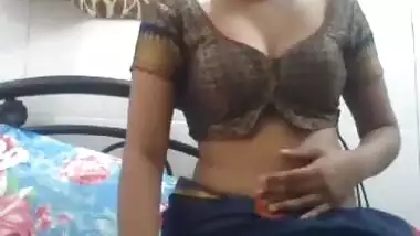 desi indian girl in saree blouse cam show