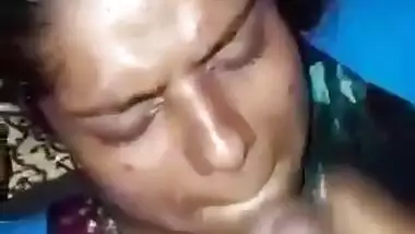 Taking cumshot on face