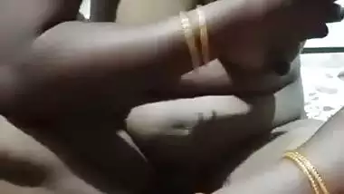 Village lady gives a desi Indian blowjob