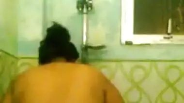 Today Exclusive-horny Boudi Bathing