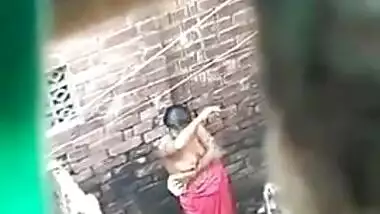 Indian girl bathing video taken hidden 
