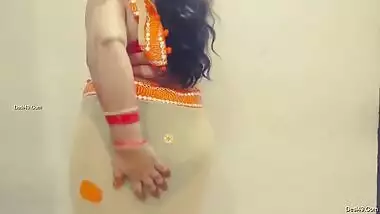 Desi fatty gets nude and plays with XXX vibrator as if it's a cock