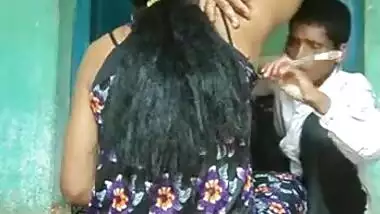 girl armpit shaved by barber