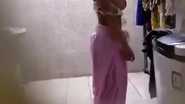Desi cute teen change her dress