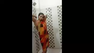 Sarika bathing video (Sarika Vikki)