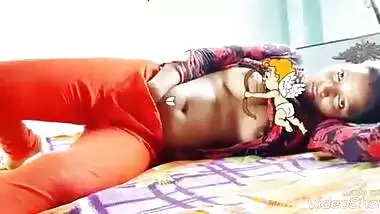 Horny virgin Indian girl rubbing her body parts on live call