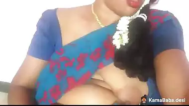 Indian porn of big boob desi aunty fingering in her pussy