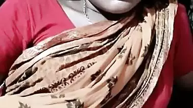Desi cute aunty selfie with sexy navel