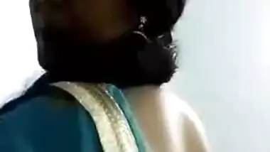 Desi hottie in blue sari shows naked XXX back motivating BF to have sex