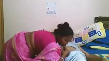 Desi hot mature maid sucking dick of her house owner