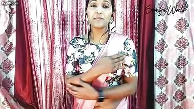 Mallu lady showing navel while wearing sarree