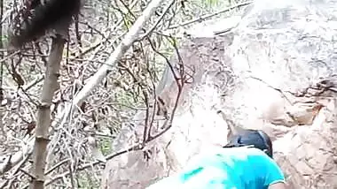 Crazy guy shoots his outdoor sex MMS with a whore