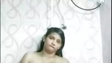 Solo porn video of curvy Indian teen who masturbates in the bathroom