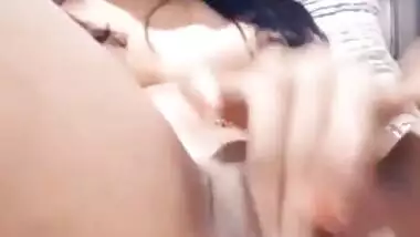 Desi cute teen masterbuting pussy and cumming