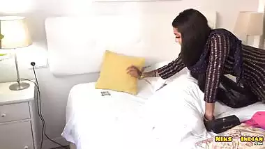 Big Boobs – Real Indian Maid In Salwar Suit...