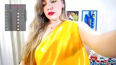 Horny Bhabhi in Yellow Saree Looking stunning