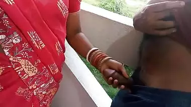 Balcony Pe Khadi Aunty Ko Patakar Jabardasti Choot Chudayi Kiya