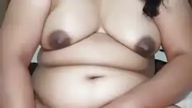 Dick hungry south Desi aunty dildoing with veggie XXX sex on video