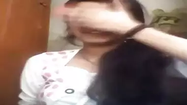 Desi cute GF showing Boobs to her BF wid hindi audio