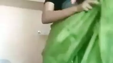 Sexy Bhabhi Showing Her Boobs